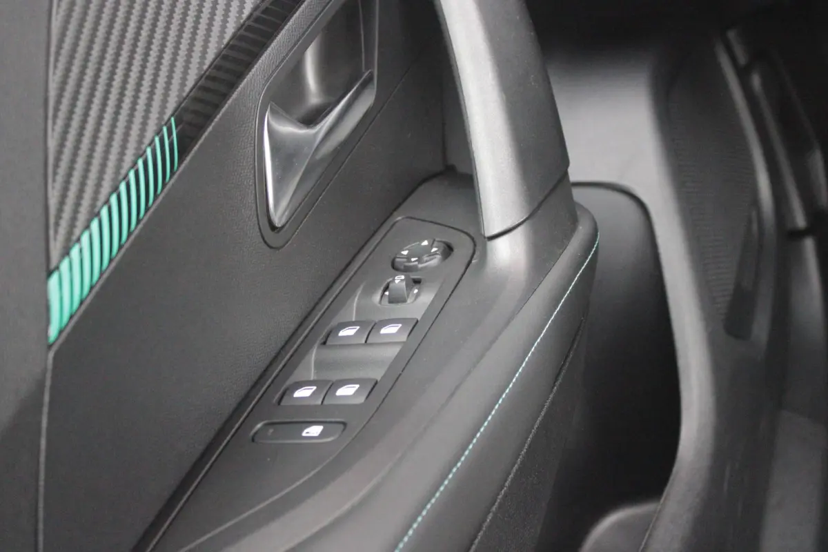 1.2 100PK ALLURE PACK | AFNEEMBARE TREKHAAK | NAVIGATIE | STOEL VERWARMING | ALL SEASON BANDEN | DAB+ RADIO | APPLE CARPLAY/ANDROID AUTO | CLIMATE CONTROL | ADAPTIVE CRUISE CONTROL | GRIPP C