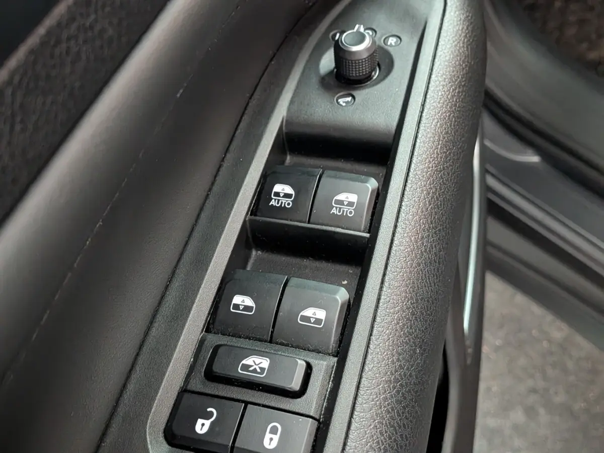 4xe 240 Plug-in Hybrid Limited | NL-AUTO! | ADAPTIVE CRUISE | STOELVERWARMING | LANE ASSIST | CAMERA | ALL SEASON | LED | PARK SENS V+A | HALF LEDER