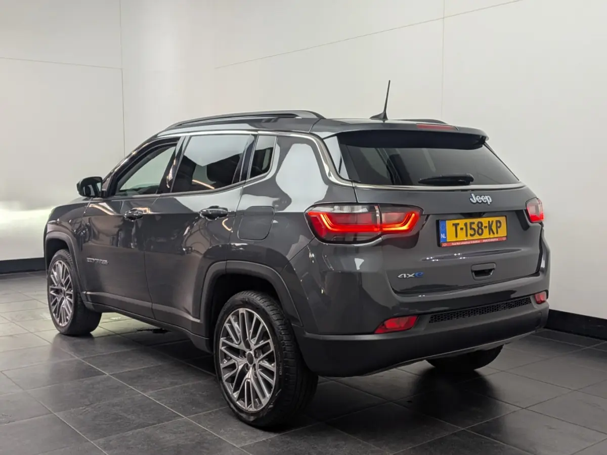 4xe 240 Plug-in Hybrid Limited | NL-AUTO! | ADAPTIVE CRUISE | STOELVERWARMING | LANE ASSIST | CAMERA | ALL SEASON | LED | PARK SENS V+A | HALF LEDER