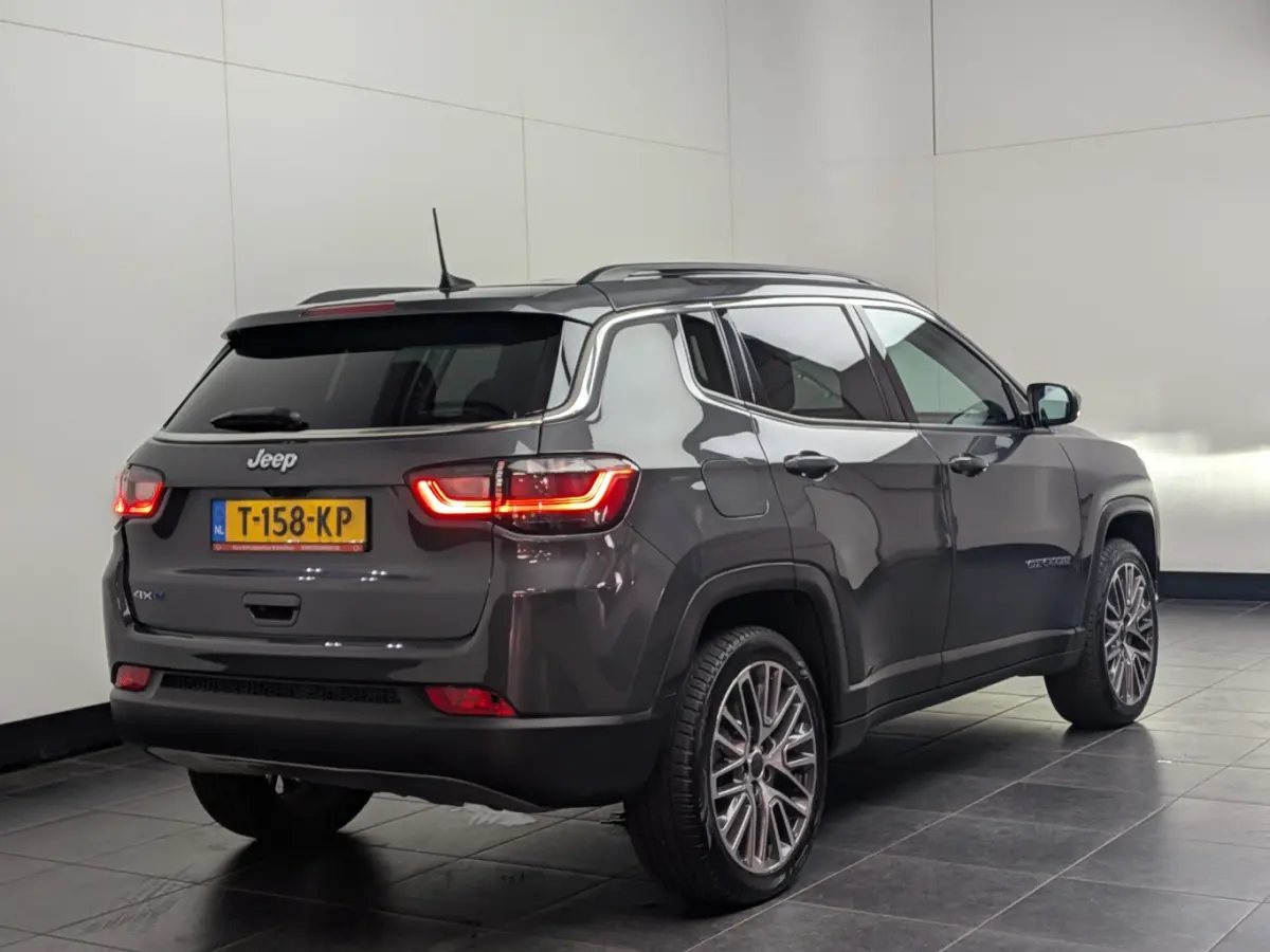 4xe 240 Plug-in Hybrid Limited | NL-AUTO! | ADAPTIVE CRUISE | STOELVERWARMING | LANE ASSIST | CAMERA | ALL SEASON | LED | PARK SENS V+A | HALF LEDER