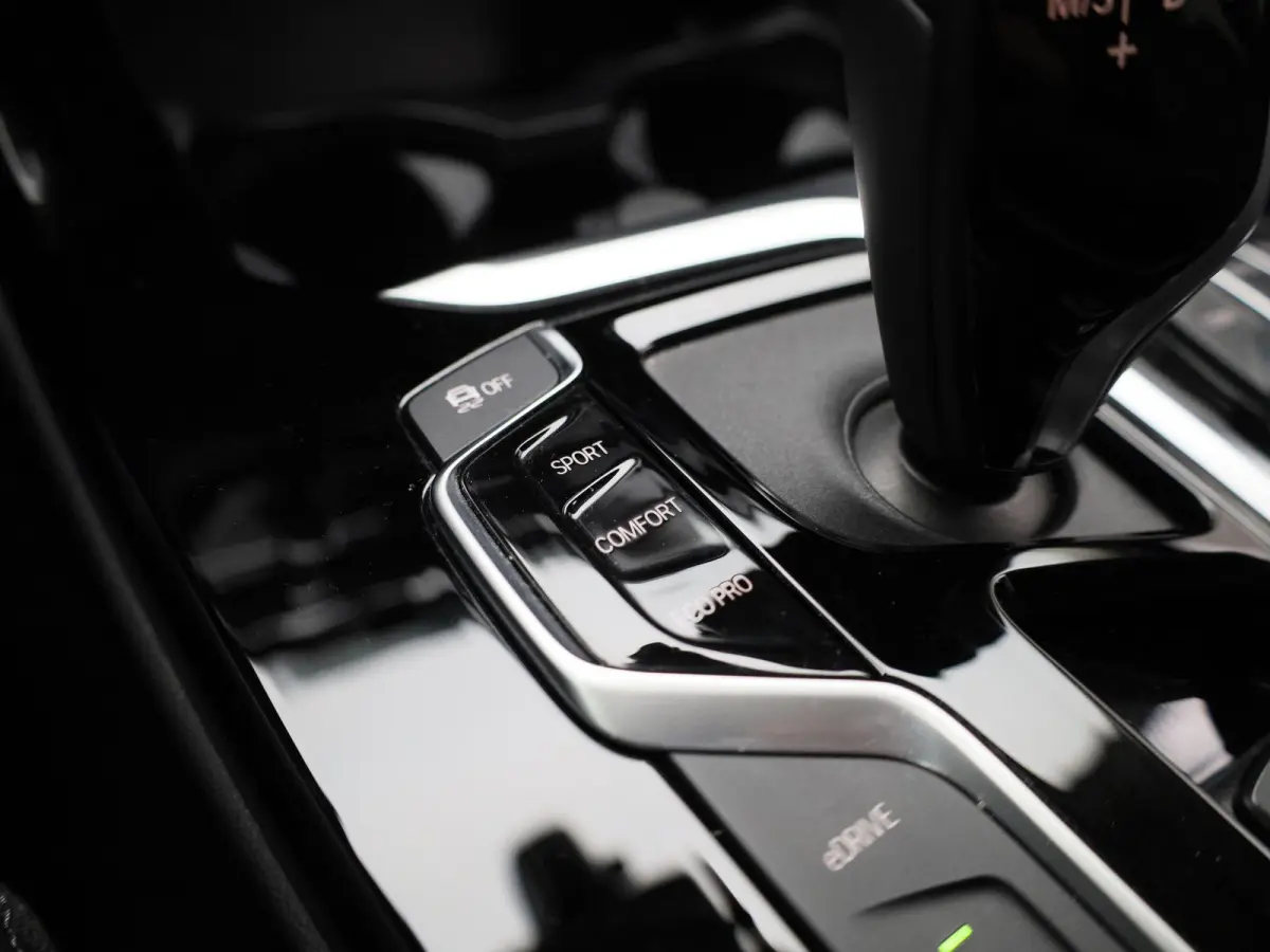 xDrive30e | Automaat | Climate control | Virtual cockpit | Apple carplay | Navigatie | Stoel verwarming | Elec. achterklep | Leder | Camera
