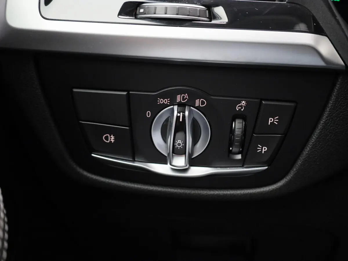 xDrive30e | Automaat | Climate control | Virtual cockpit | Apple carplay | Navigatie | Stoel verwarming | Elec. achterklep | Leder | Camera