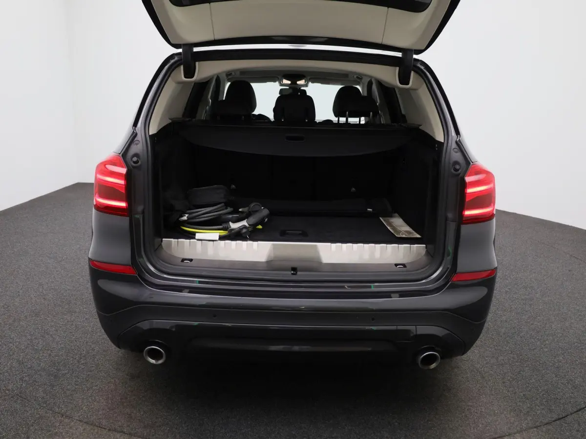xDrive30e | Automaat | Climate control | Virtual cockpit | Apple carplay | Navigatie | Stoel verwarming | Elec. achterklep | Leder | Camera