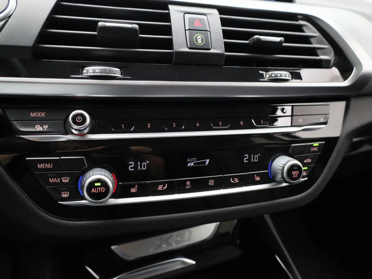 xDrive30e | Automaat | Climate control | Virtual cockpit | Apple carplay | Navigatie | Stoel verwarming | Elec. achterklep | Leder | Camera