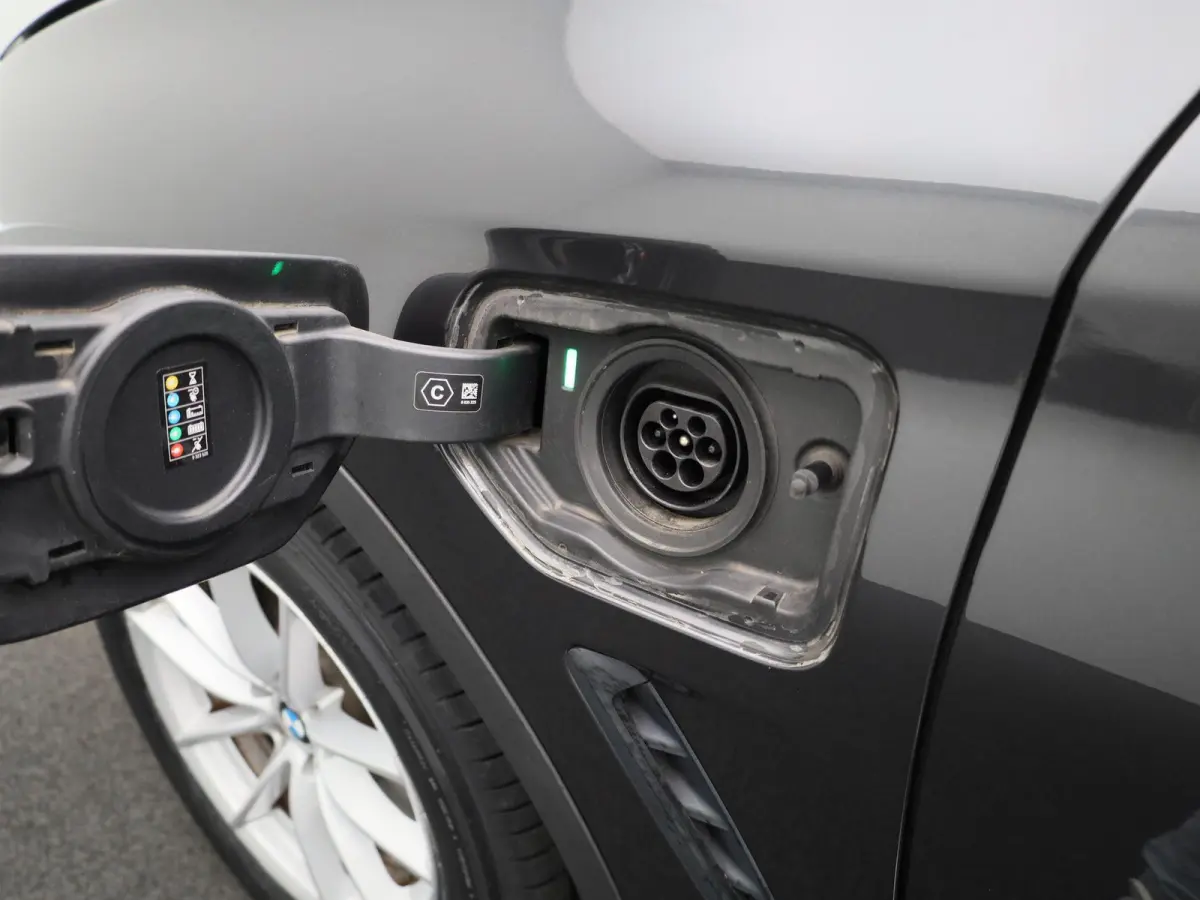 xDrive30e | Automaat | Climate control | Virtual cockpit | Apple carplay | Navigatie | Stoel verwarming | Elec. achterklep | Leder | Camera