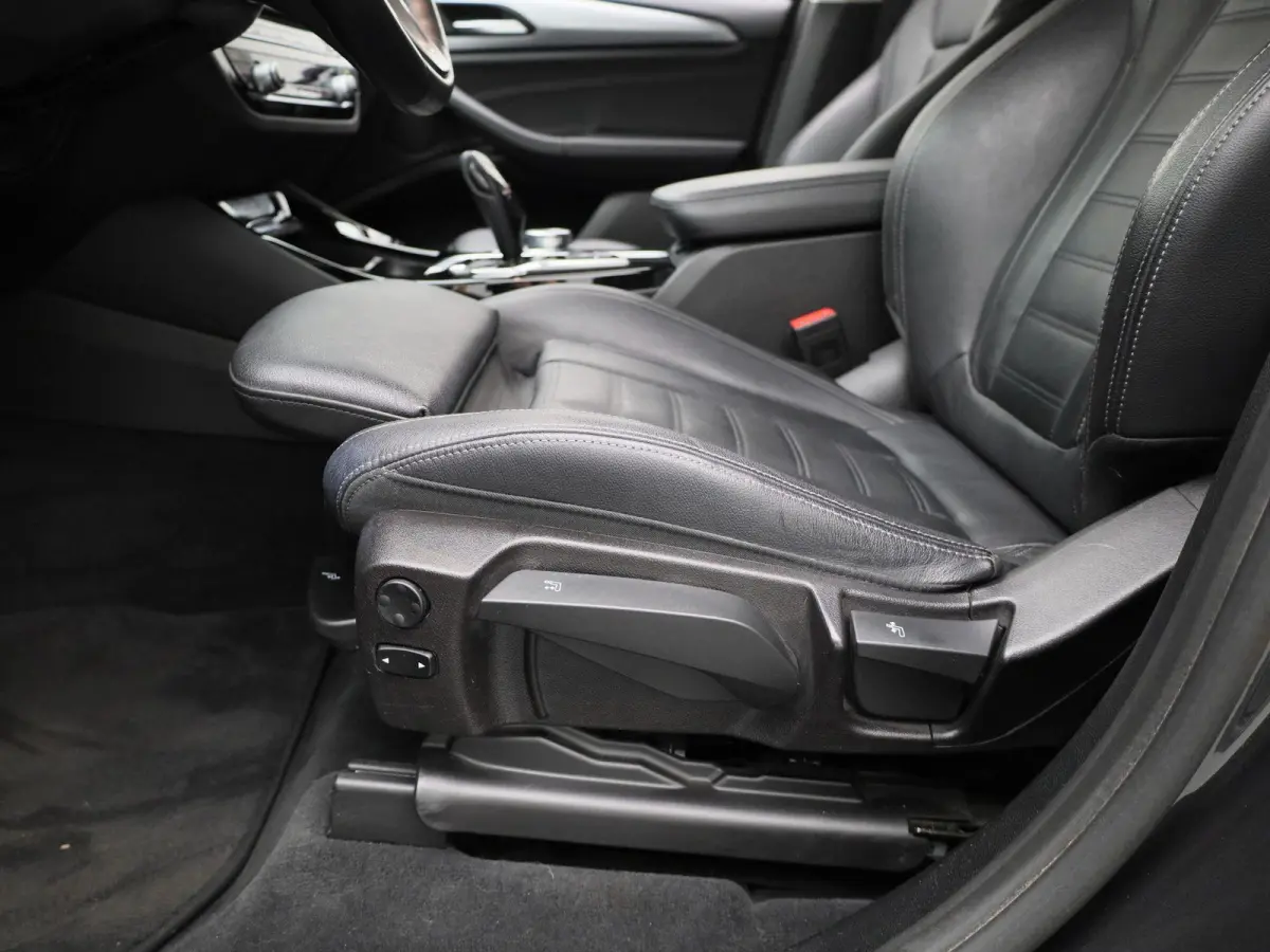 xDrive30e | Automaat | Climate control | Virtual cockpit | Apple carplay | Navigatie | Stoel verwarming | Elec. achterklep | Leder | Camera