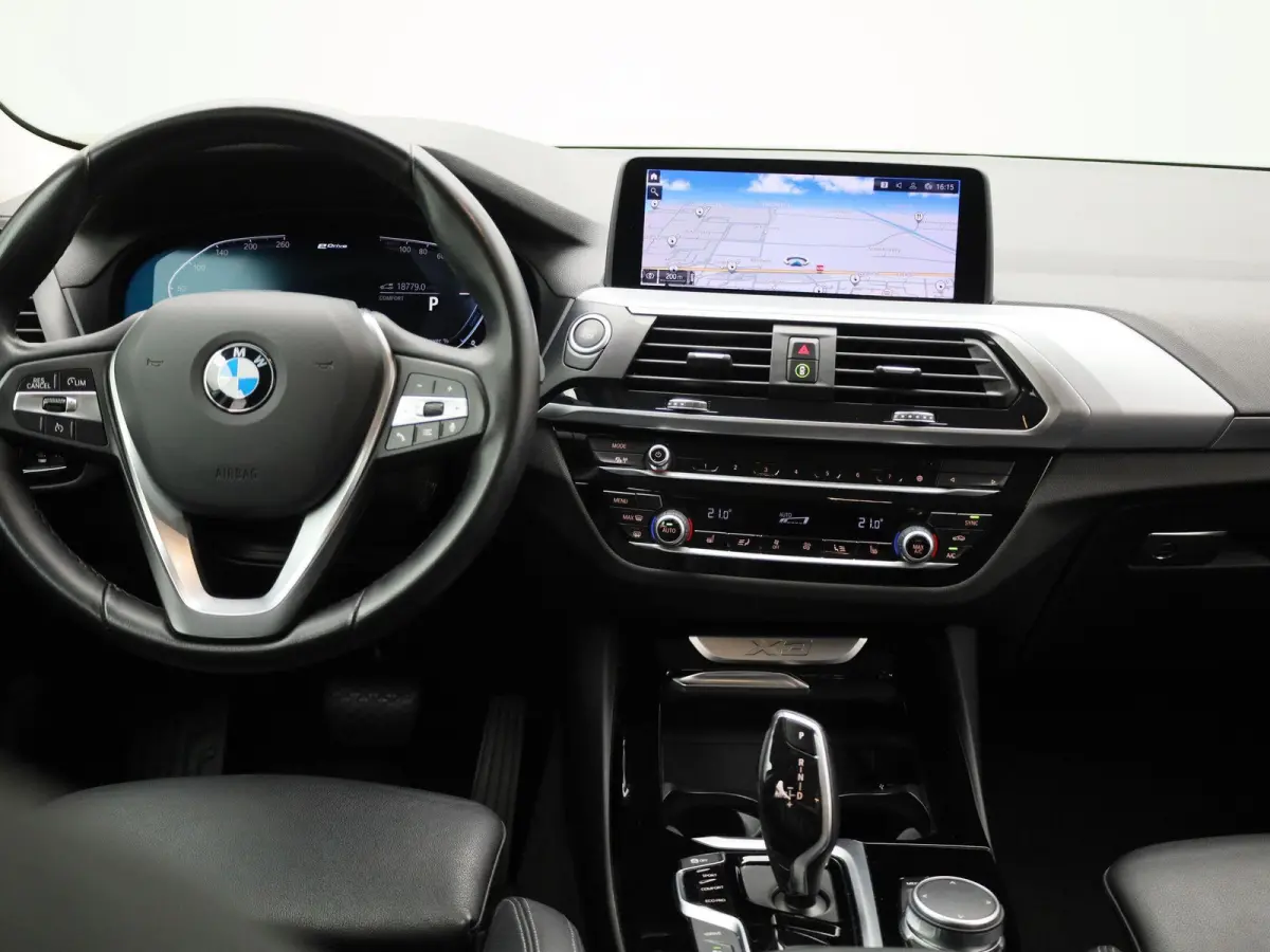 xDrive30e | Automaat | Climate control | Virtual cockpit | Apple carplay | Navigatie | Stoel verwarming | Elec. achterklep | Leder | Camera