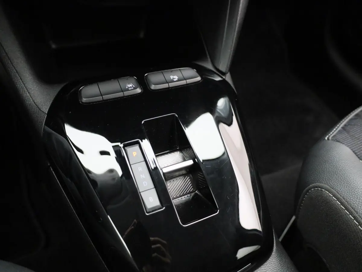 Elegance 50 kWh | Automaat | 100% SOH | Apple CarPlay / Android Auto | Navigatie | Parkeer sensoren | Climate control | Half leder | Virtual cockpit | Camera | Dodehoekdetectie | DAB | LMV |