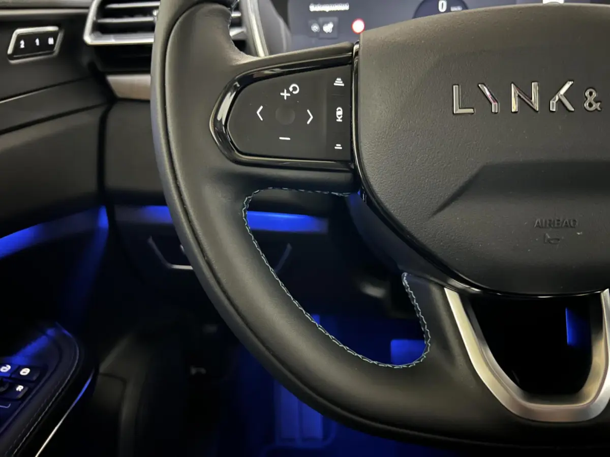 1.5 Plug-in Black Edition Mattgrijs Sfeerver. CarPlay 360°