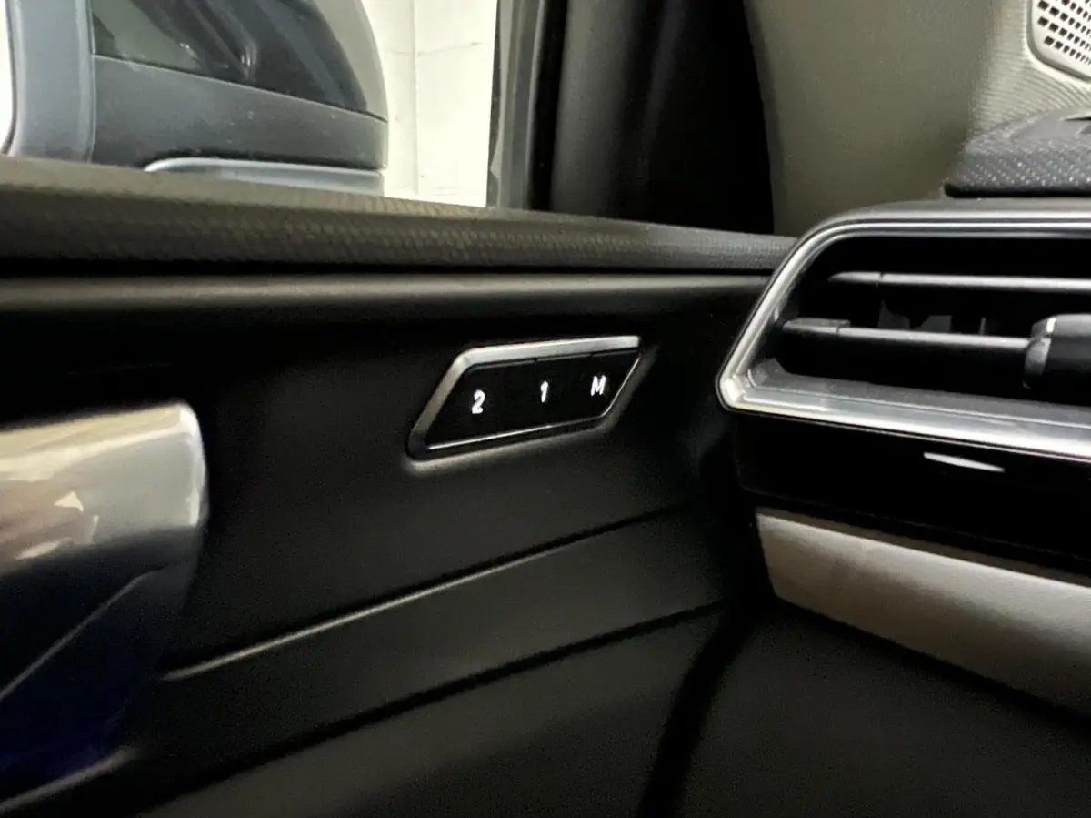 1.5 Plug-in Black Edition Mattgrijs Sfeerver. CarPlay 360°