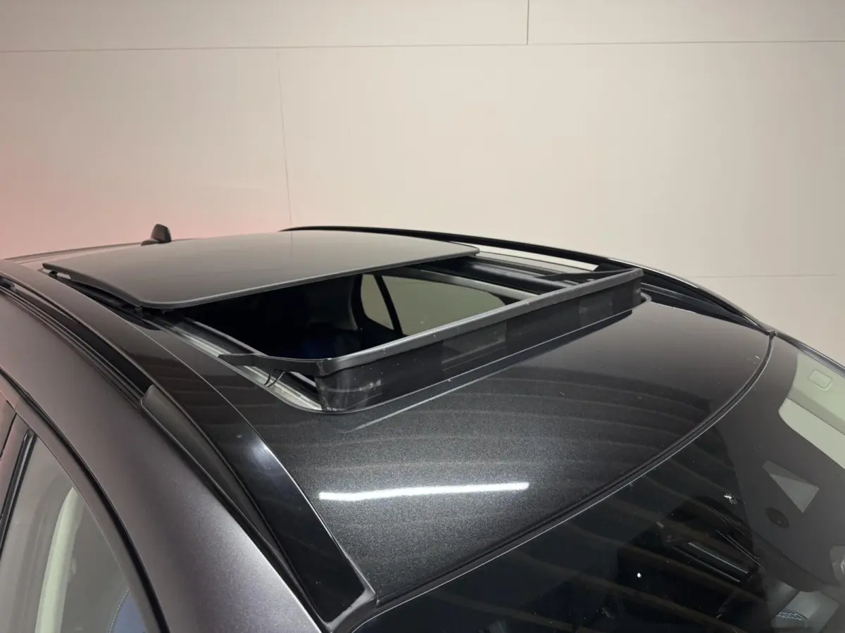 1.5 Plug-in Black Edition Mattgrijs Sfeerver. CarPlay 360°