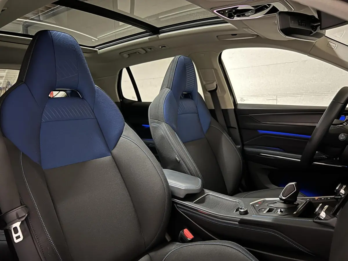 1.5 Plug-in Black Edition Mattgrijs Sfeerver. CarPlay 360°