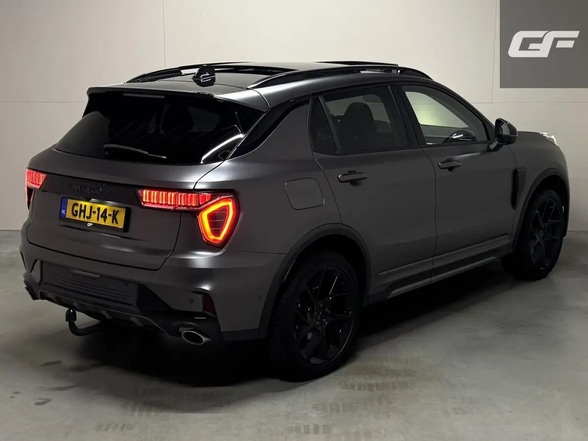 1.5 Plug-in Black Edition Mattgrijs Sfeerver. CarPlay 360°