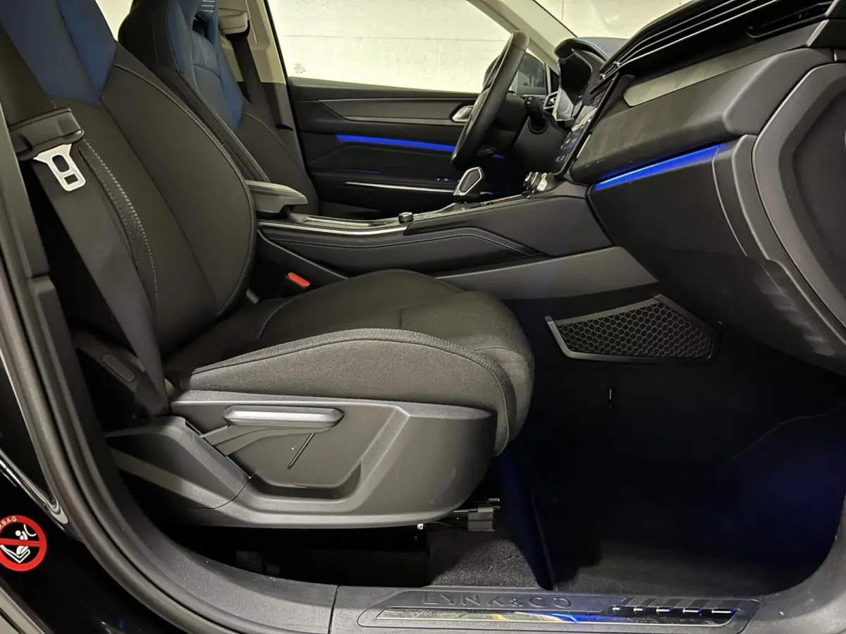 1.5 Plug-in Black Edition Mattgrijs Sfeerver. CarPlay 360°