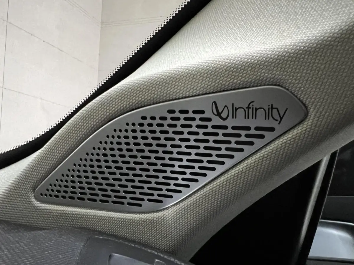 1.5 Plug-in Black Edition Mattgrijs Sfeerver. CarPlay 360°
