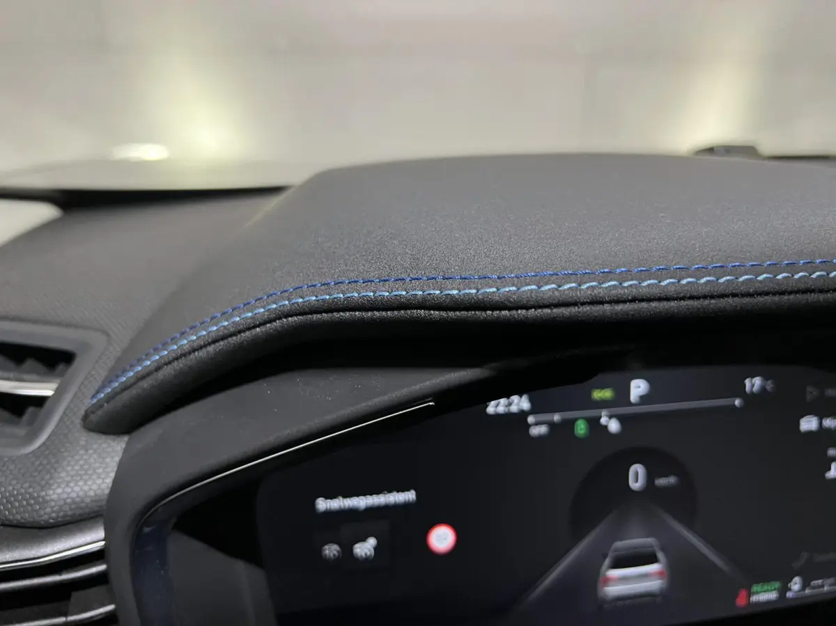 1.5 Plug-in Black Edition Mattgrijs Sfeerver. CarPlay 360°