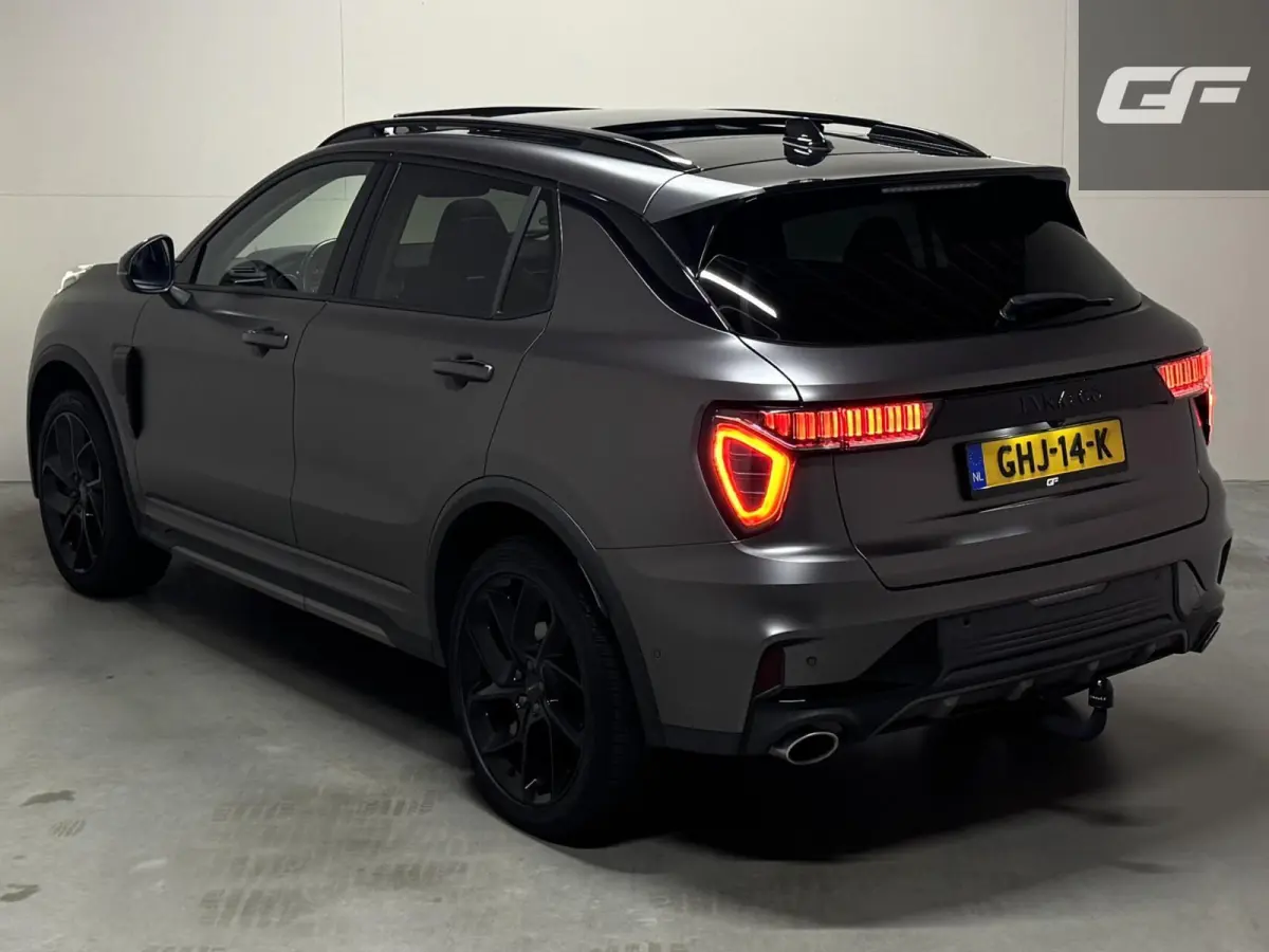 1.5 Plug-in Black Edition Mattgrijs Sfeerver. CarPlay 360°