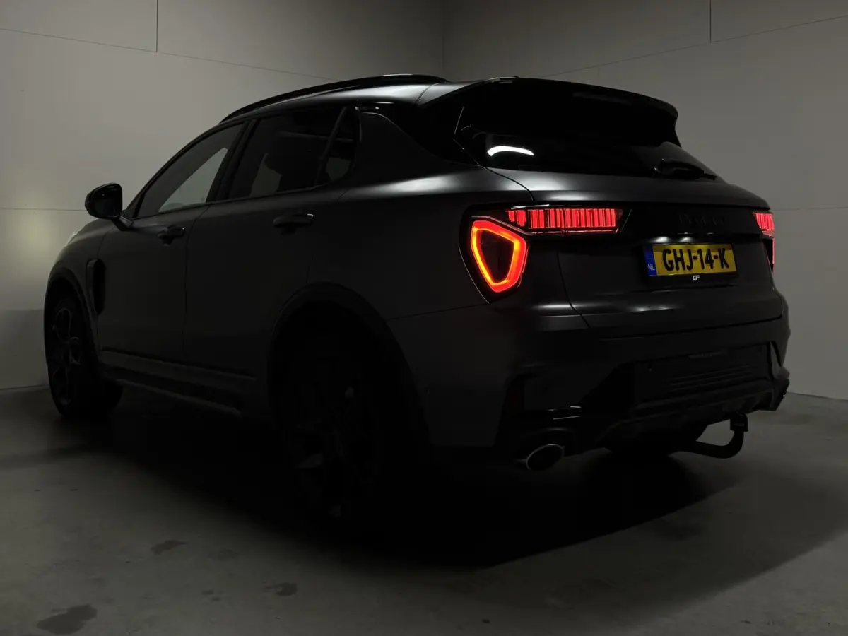 1.5 Plug-in Black Edition Mattgrijs Sfeerver. CarPlay 360°
