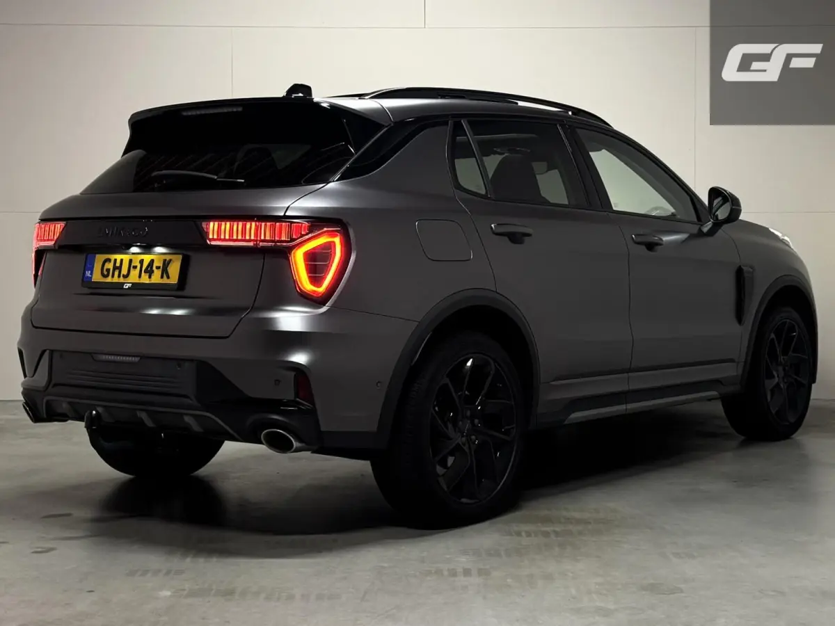 1.5 Plug-in Black Edition Mattgrijs Sfeerver. CarPlay 360°
