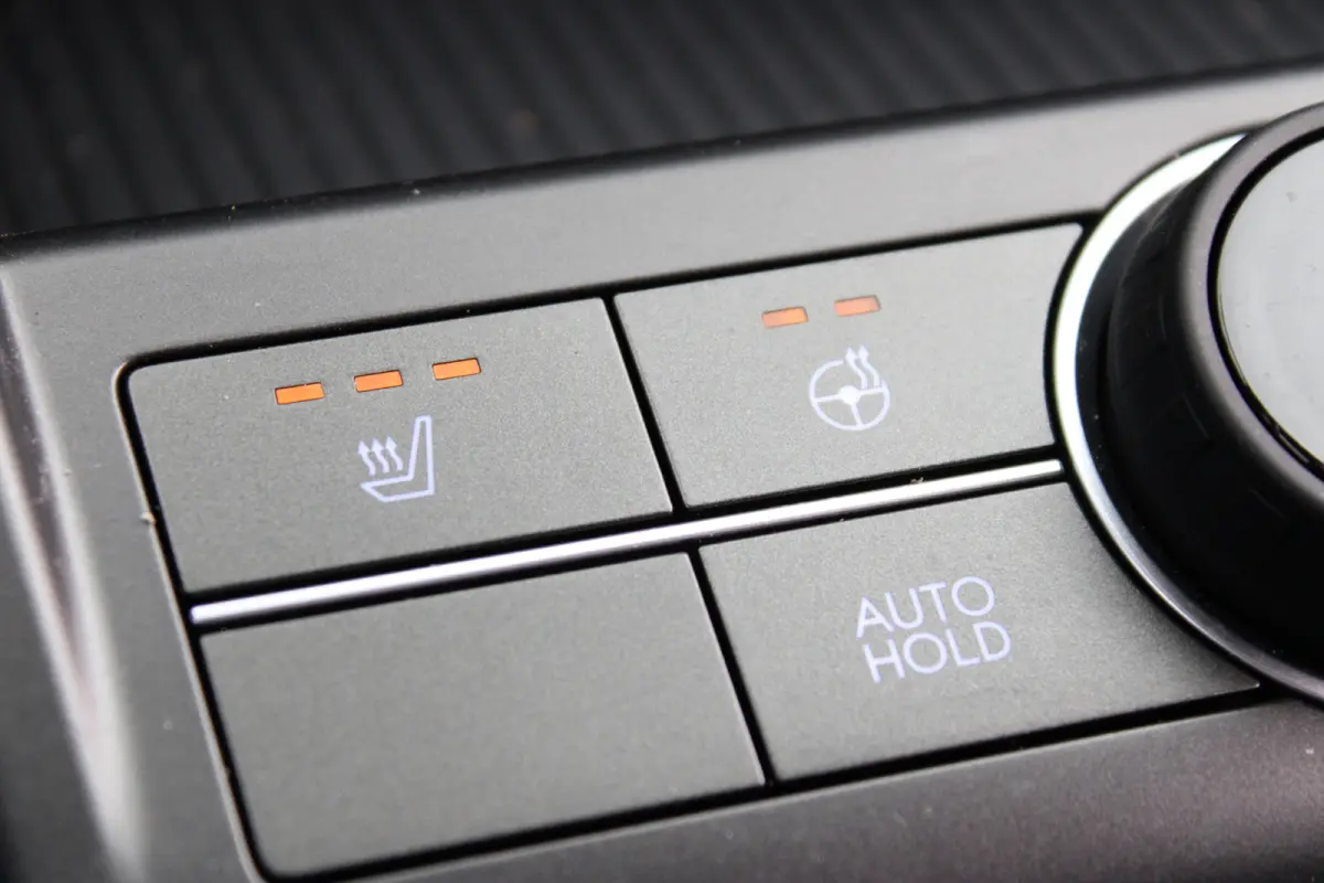 | Airco (automatisch) | Cruise control adaptief met Stop&Go en stuurhulp | Dodehoekdetectie met correctie