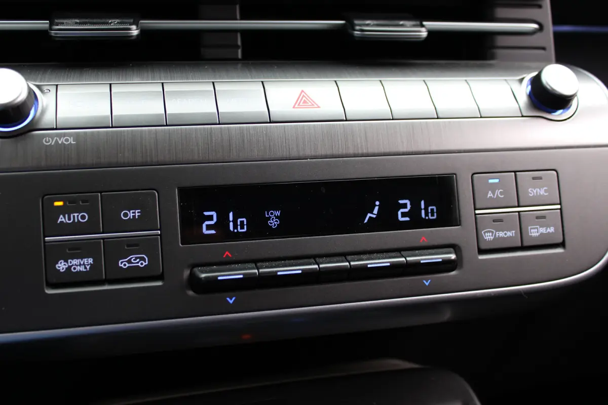 | Airco (automatisch) | Cruise control adaptief met Stop&Go en stuurhulp | Dodehoekdetectie met correctie