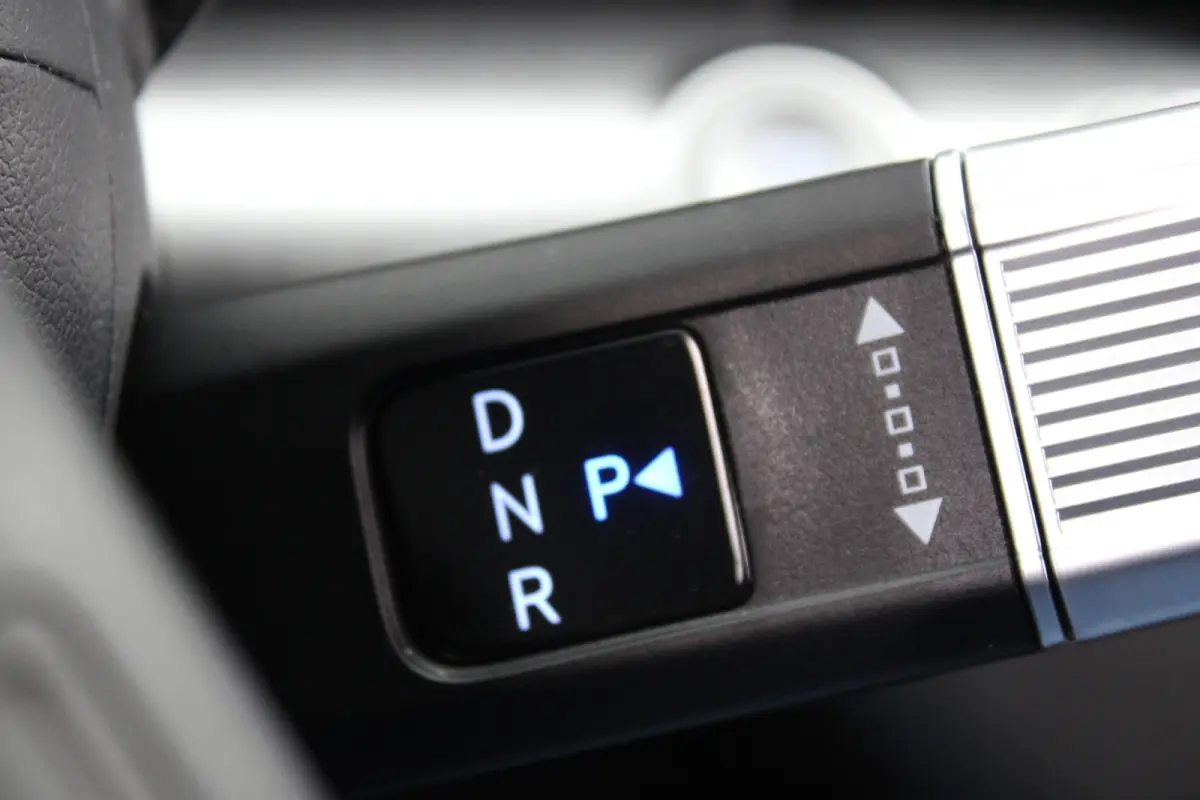 | Airco (automatisch) | Cruise control adaptief met Stop&Go en stuurhulp | Dodehoekdetectie met correctie
