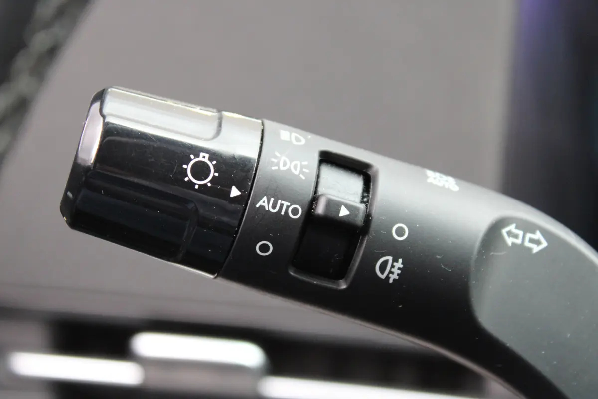 | Airco (automatisch) | Cruise control adaptief met Stop&Go en stuurhulp | Dodehoekdetectie met correctie
