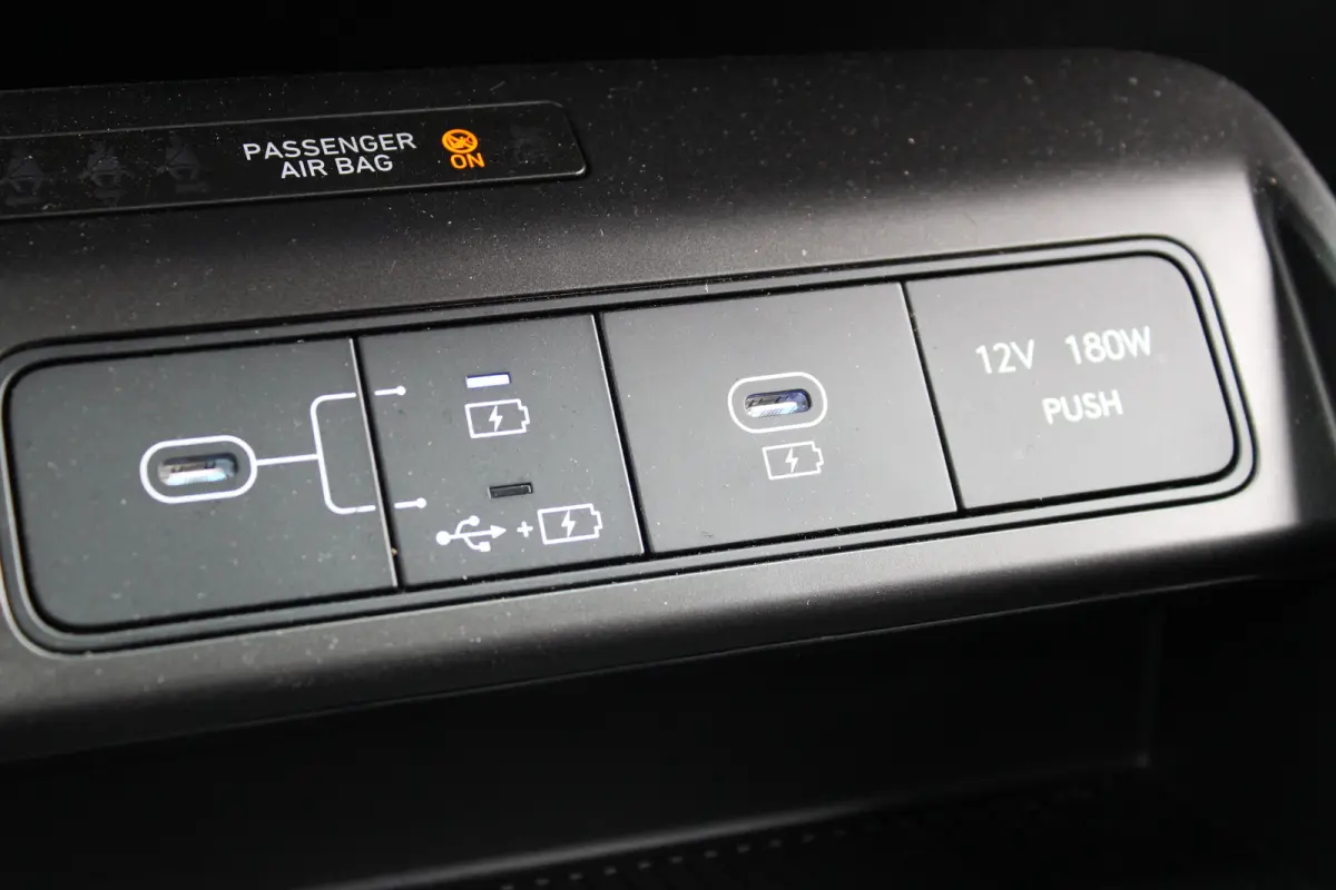 | Airco (automatisch) | Cruise control adaptief met Stop&Go en stuurhulp | Dodehoekdetectie met correctie