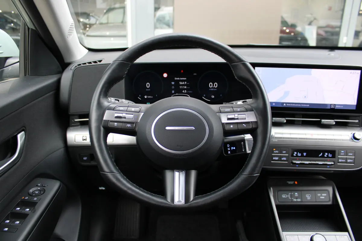 | Airco (automatisch) | Cruise control adaptief met Stop&Go en stuurhulp | Dodehoekdetectie met correctie