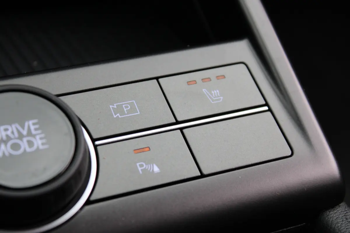 | Airco (automatisch) | Cruise control adaptief met Stop&Go en stuurhulp | Dodehoekdetectie met correctie