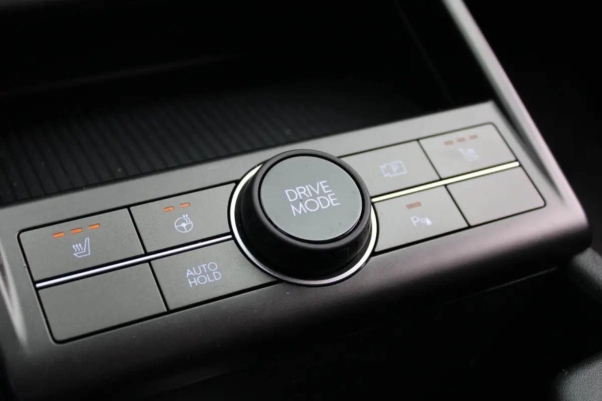 | Airco (automatisch) | Cruise control adaptief met Stop&Go en stuurhulp | Dodehoekdetectie met correctie