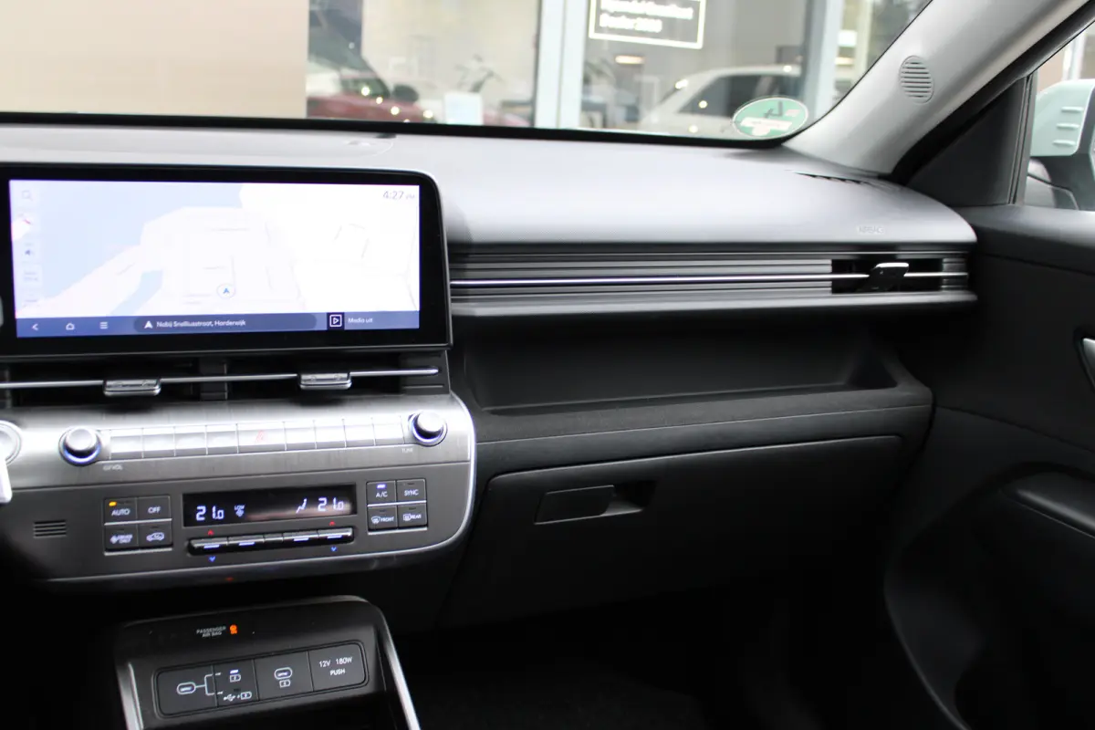 | Airco (automatisch) | Cruise control adaptief met Stop&Go en stuurhulp | Dodehoekdetectie met correctie