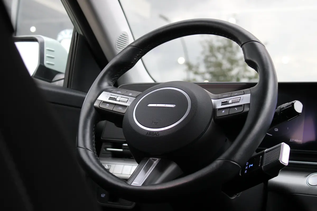 | Airco (automatisch) | Cruise control adaptief met Stop&Go en stuurhulp | Dodehoekdetectie met correctie