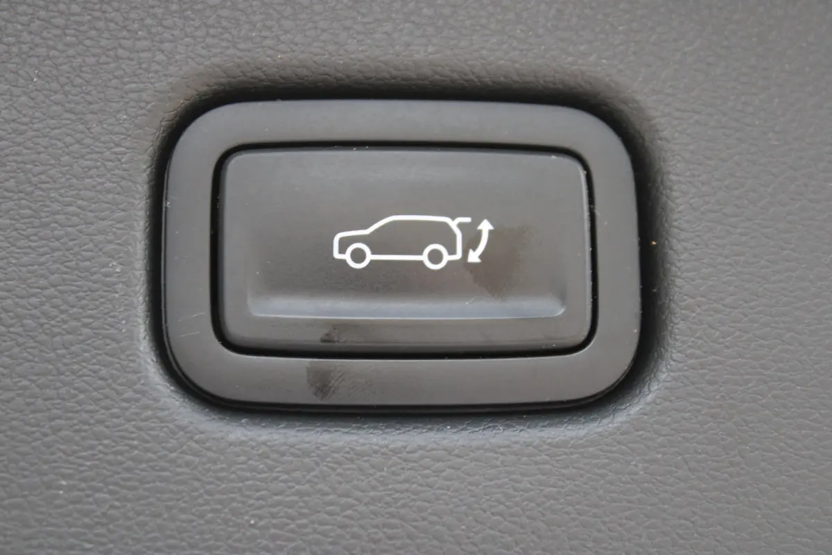 | Airco (automatisch) | Cruise control adaptief met Stop&Go en stuurhulp | Dodehoekdetectie met correctie