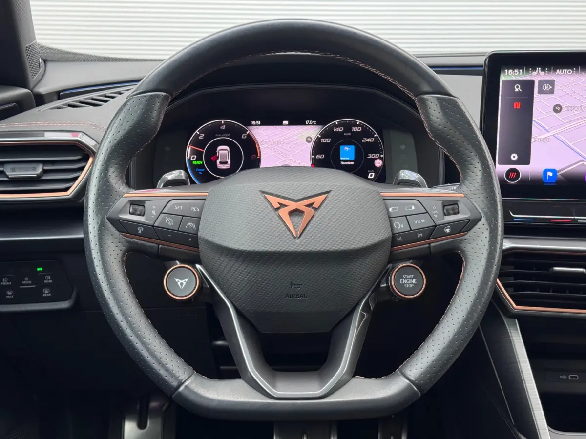 1.4 e-Hybrid VZ Performance Pano/360/Memory