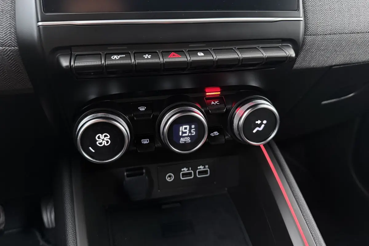 1.0 TCe 90 GPF techno Carplay Camera Climate