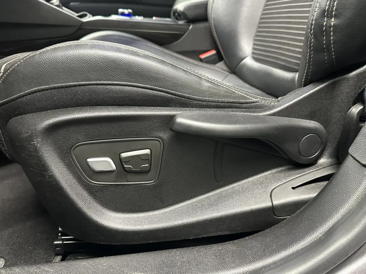 1.6 TCe Intens NAVI TREKHAAK CAMERA CRUISE LM ECC.