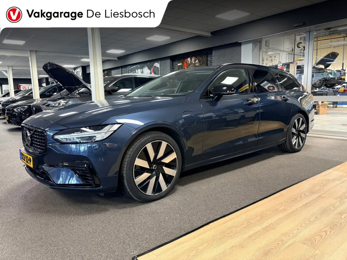 2.0 T8 Plug-in hybrid AWD Ultimate Dark / Panoramadak / leder / trekhaak / camera / Harman Kardon audio