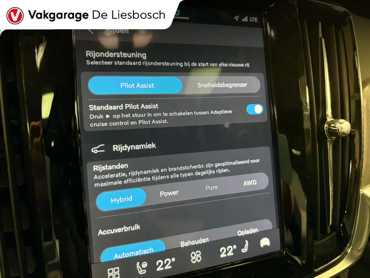 2.0 T8 Plug-in hybrid AWD Ultimate Dark / Panoramadak / leder / trekhaak / camera / Harman Kardon audio