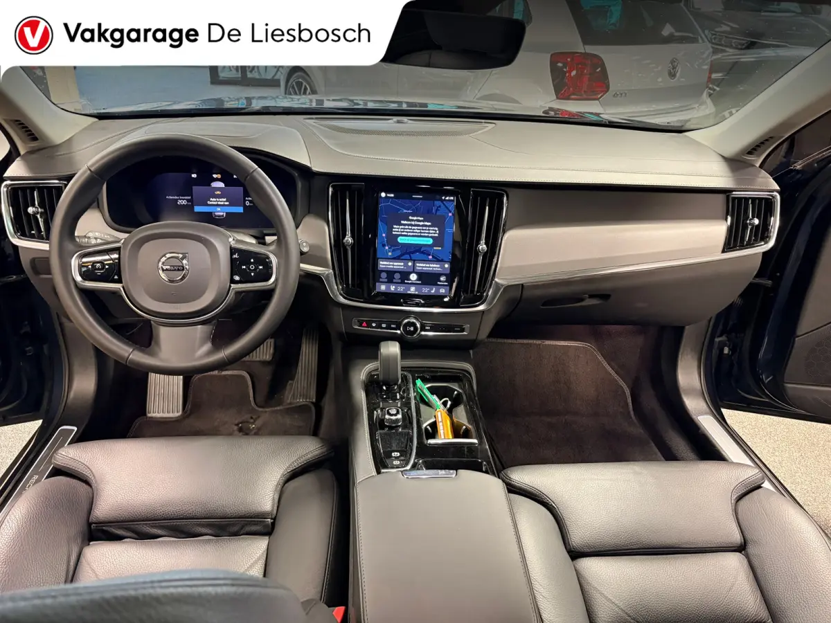 2.0 T8 Plug-in hybrid AWD Ultimate Dark / Panoramadak / leder / trekhaak / camera / Harman Kardon audio
