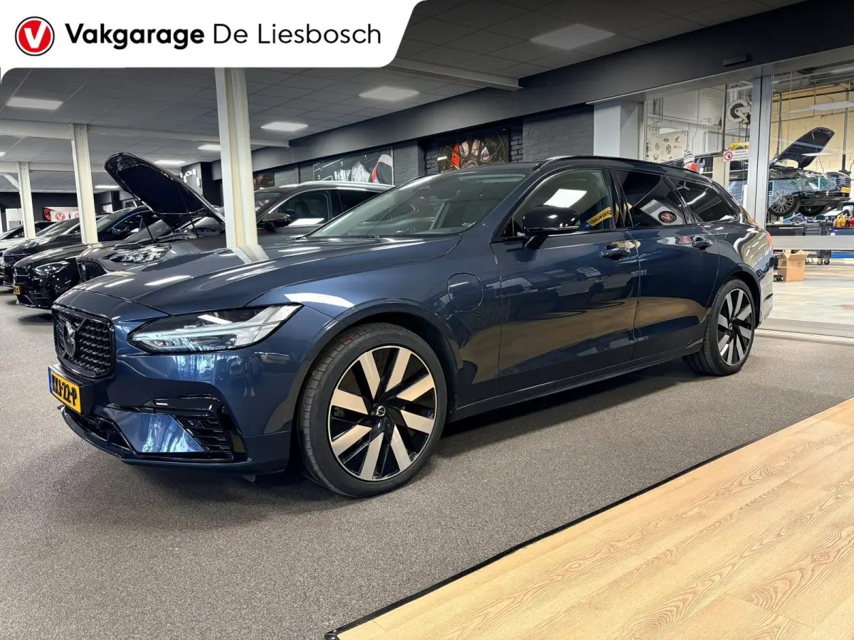 2.0 T8 Plug-in hybrid AWD Ultimate Dark / Panoramadak / leder / trekhaak / camera / Harman Kardon audio
