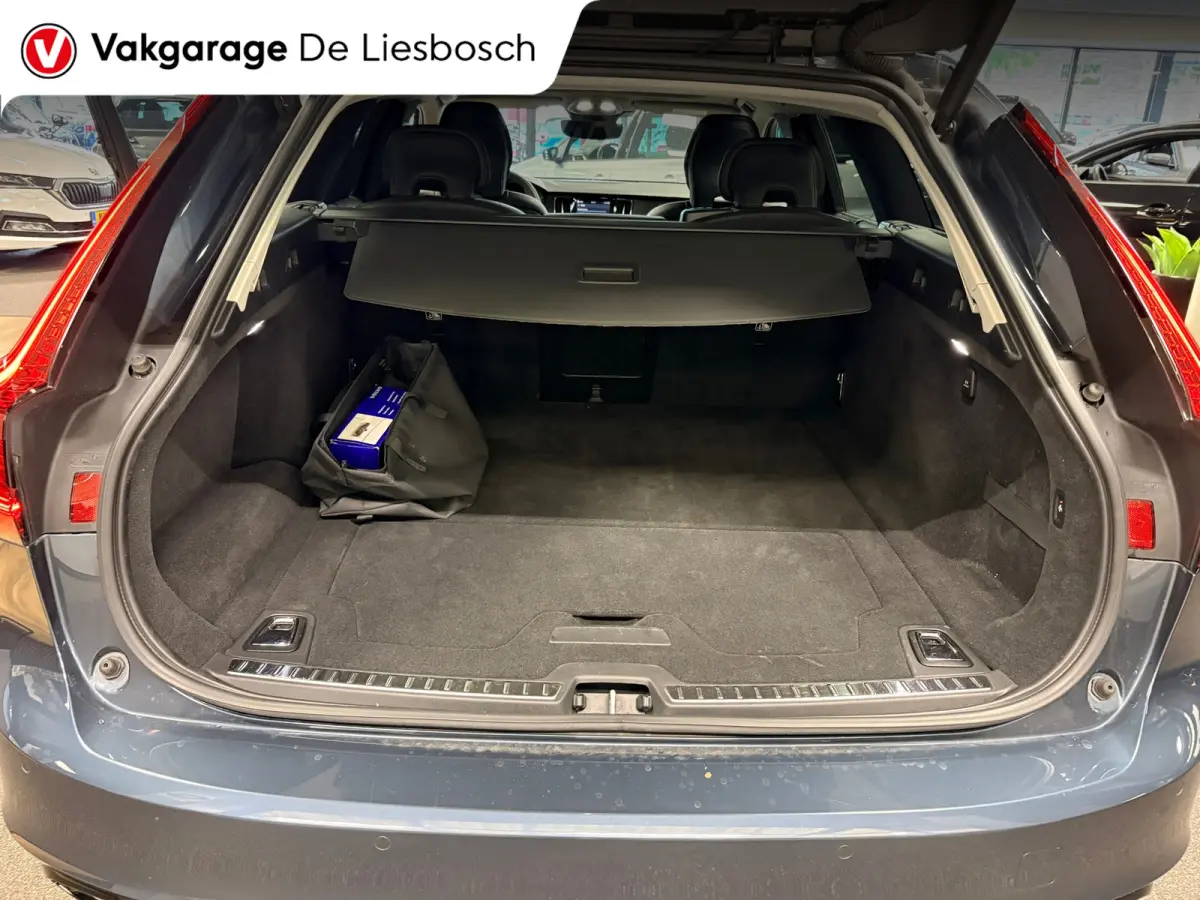 2.0 T8 Plug-in hybrid AWD Ultimate Dark / Panoramadak / leder / trekhaak / camera / Harman Kardon audio