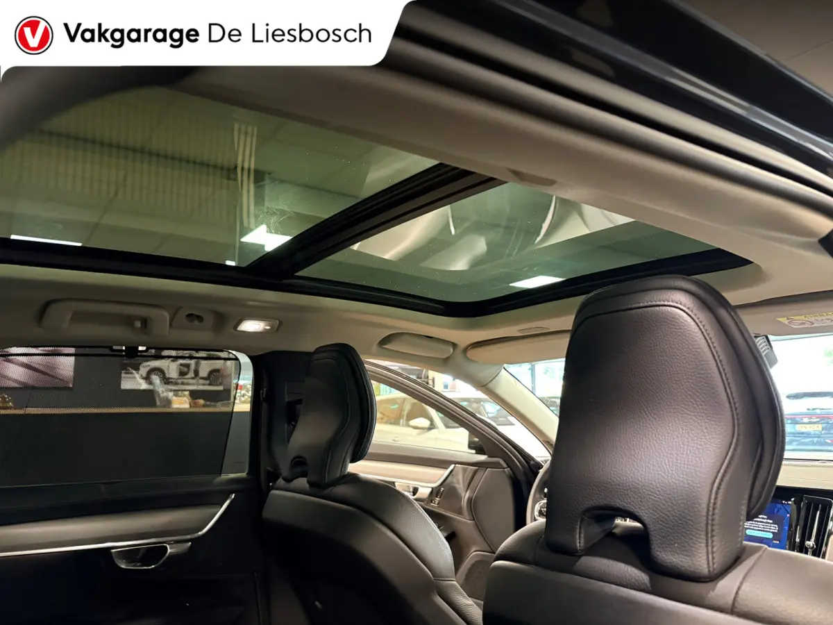 2.0 T8 Plug-in hybrid AWD Ultimate Dark / Panoramadak / leder / trekhaak / camera / Harman Kardon audio