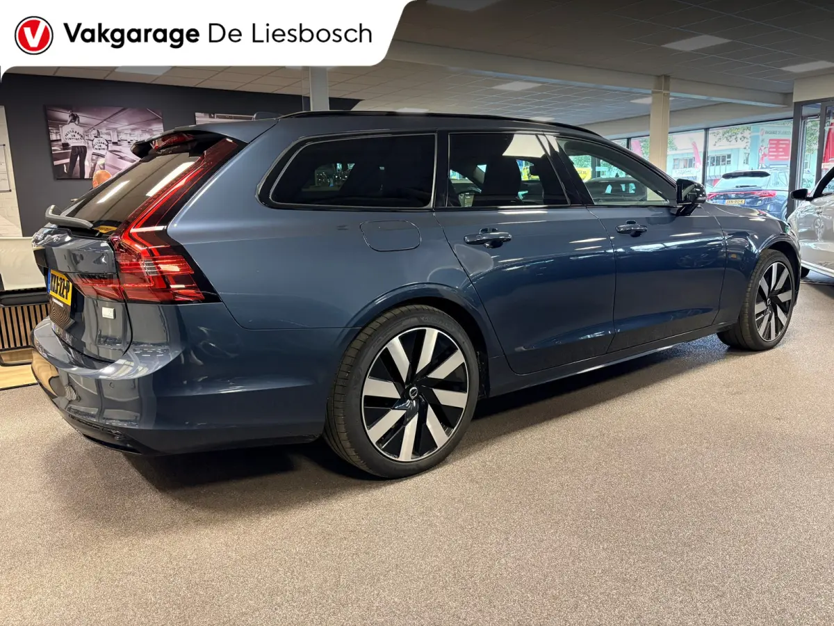 2.0 T8 Plug-in hybrid AWD Ultimate Dark / Panoramadak / leder / trekhaak / camera / Harman Kardon audio