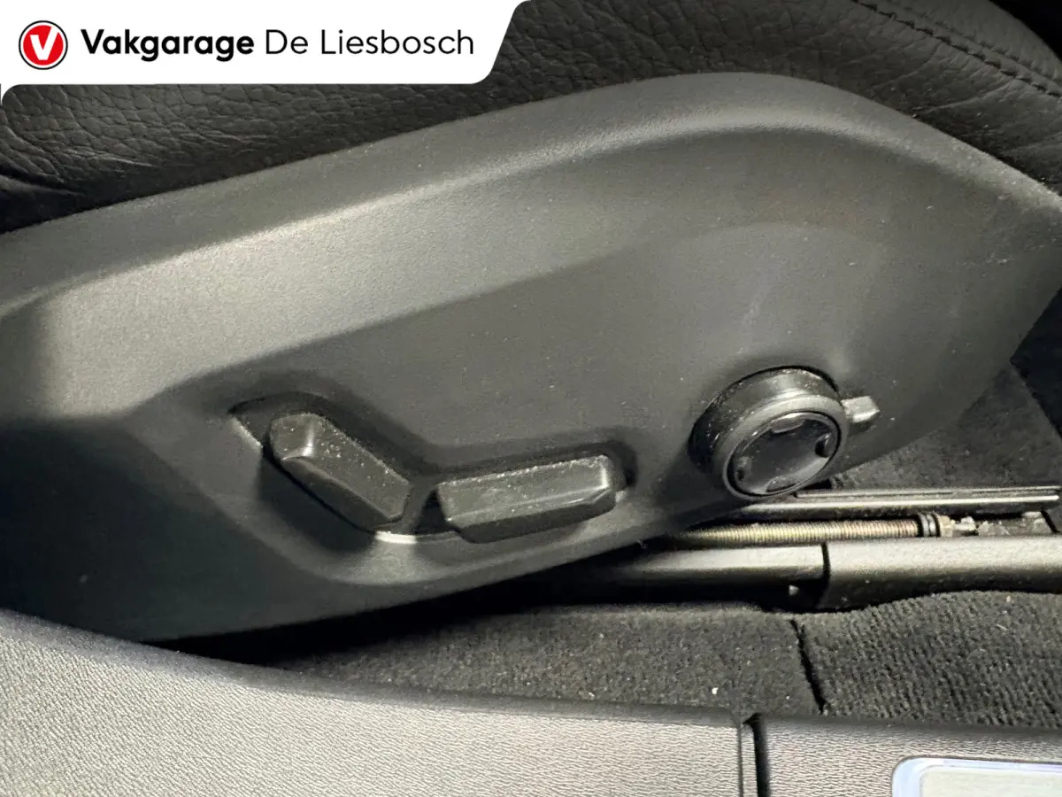 2.0 T8 Plug-in hybrid AWD Ultimate Dark / Panoramadak / leder / trekhaak / camera / Harman Kardon audio