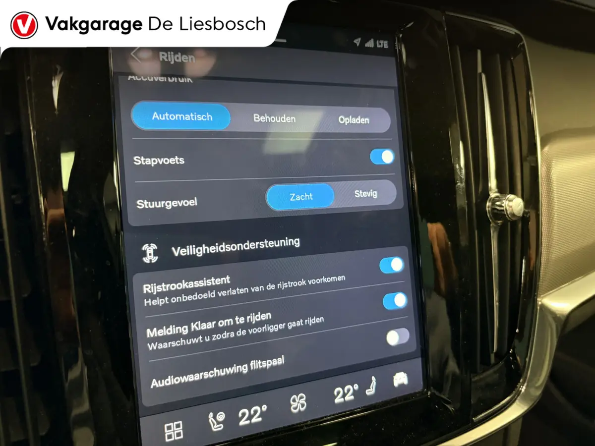 2.0 T8 Plug-in hybrid AWD Ultimate Dark / Panoramadak / leder / trekhaak / camera / Harman Kardon audio