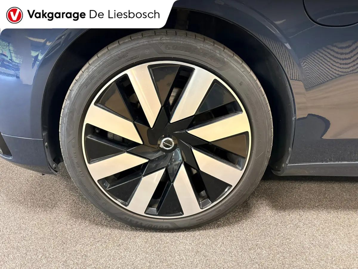 2.0 T8 Plug-in hybrid AWD Ultimate Dark / Panoramadak / leder / trekhaak / camera / Harman Kardon audio
