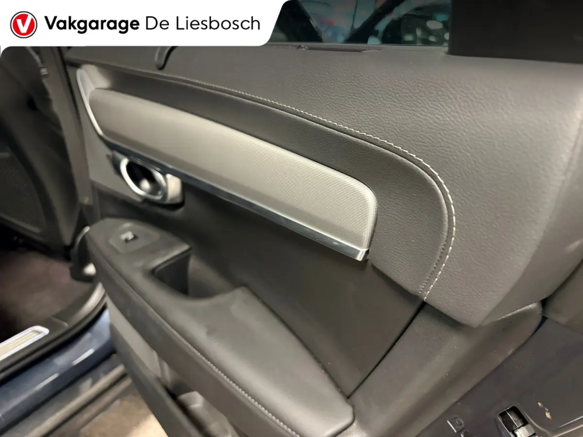 2.0 T8 Plug-in hybrid AWD Ultimate Dark / Panoramadak / leder / trekhaak / camera / Harman Kardon audio