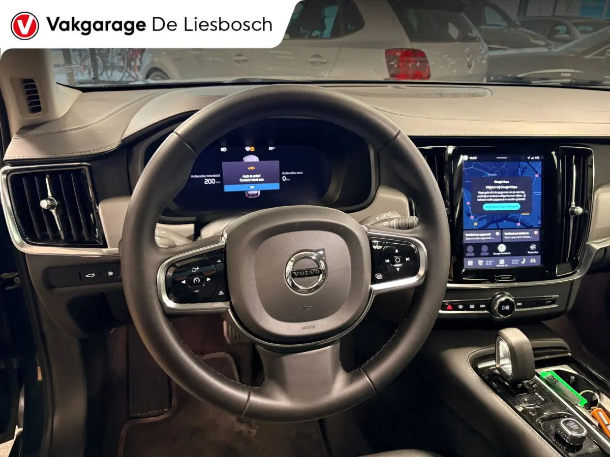 2.0 T8 Plug-in hybrid AWD Ultimate Dark / Panoramadak / leder / trekhaak / camera / Harman Kardon audio