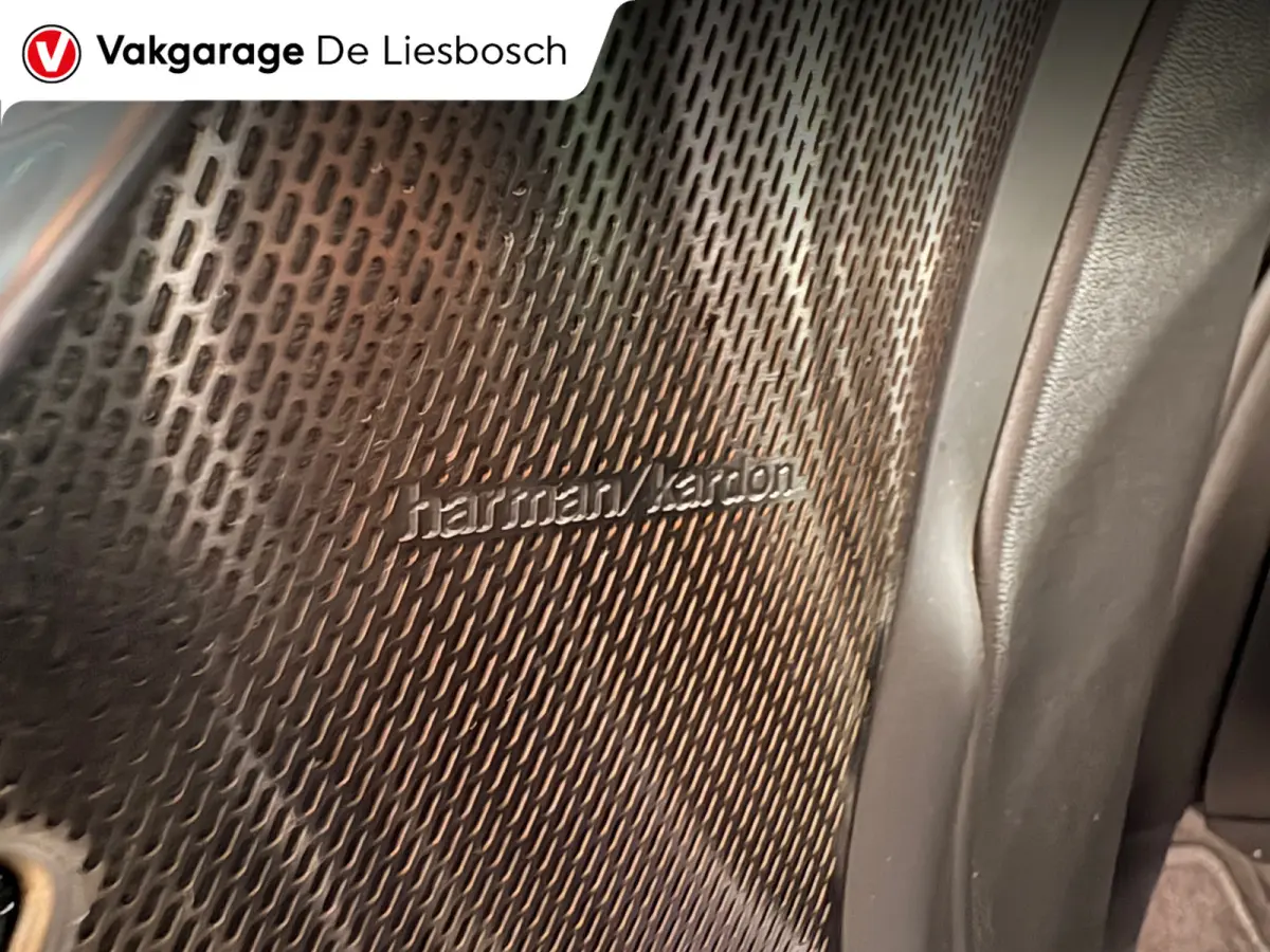 2.0 T8 Plug-in hybrid AWD Ultimate Dark / Panoramadak / leder / trekhaak / camera / Harman Kardon audio